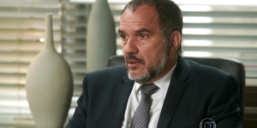 Germano (Humberto Martins) fica apavorado com a volta da ex-amante em Totalmente Demais (Foto: Reprodução/Globo)