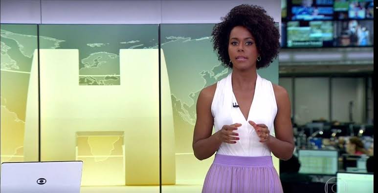 Maju Coutinho durante uma das edições do Jornal Hoje (foto: Divulgação/TV Globo)