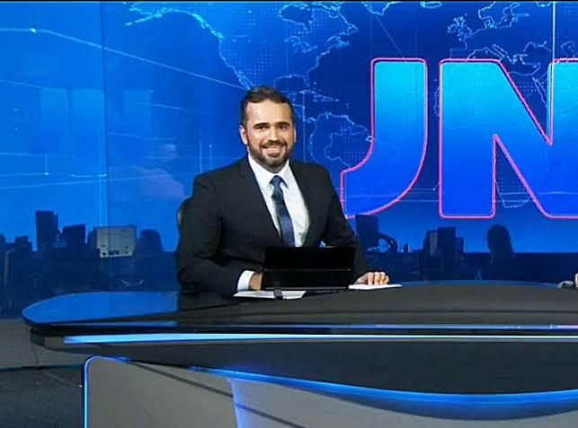 O jornalista Filipe Toledo na bancada do Jornal Nacional (foto: Divulgação/TV Globo)