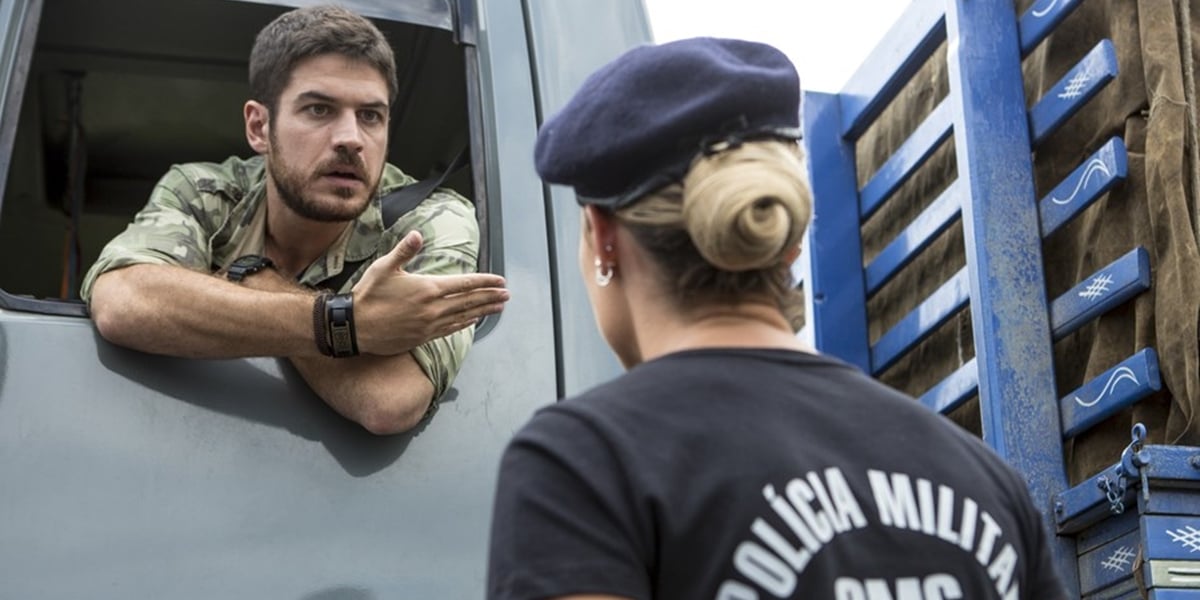 Zeca (Marco Pigossi) explode no primeiro encontro com Jeiza (Paolla Oliveira) em A Força do Querer (Foto: Felipe Monteiro/Globo)