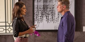 Carolina (Juliana Paes) se vinga de Arthur (Fábio Assunção) em Totalmente Demais (Foto: Fabiano Battaglin/Globo)