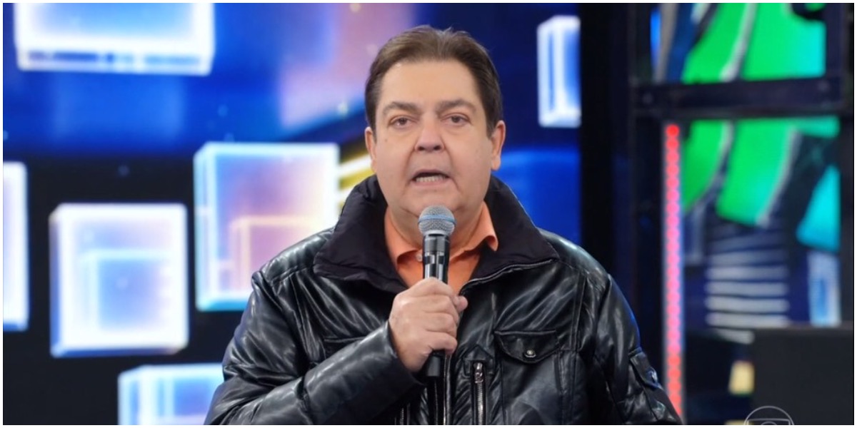 O apresentador Faustão retornou ao estúdio neste domingo - Foto: Reprodução