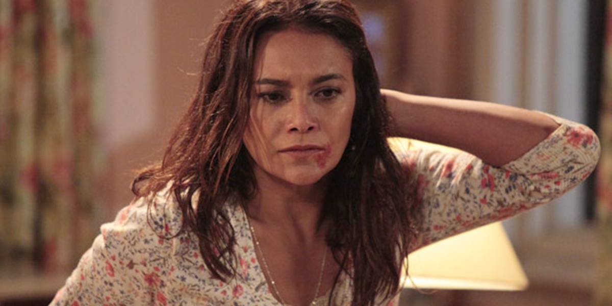 Celeste (Dira Paes) expulsa Baltazar (Alexandre Nero) em Fina Estampa (Foto: Reprodução/Globo)