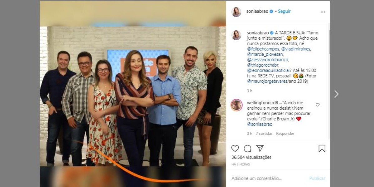 Sonia Abrão ao lado dos colunistas do programa A Tarde é Sua (Foto: Reprodução/Instagram)