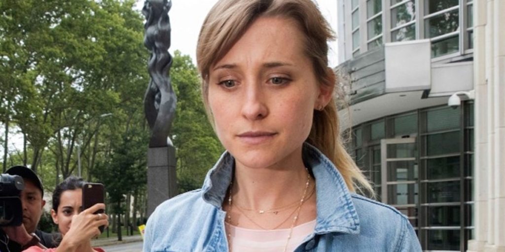 Allison Mack era uma das líderes da seita sexual. (Foto: Divulgação)