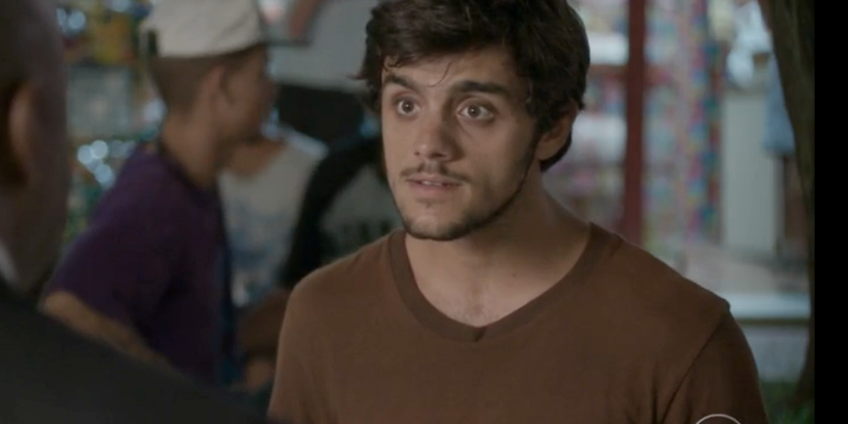 Jonatas (Felipe Simas) em cena de Totalmente Demais (Foto: Reprodução/Globo)