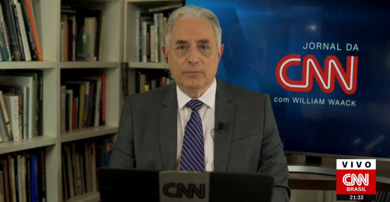 William Waak se confunde em telejornal da CNN Brasil (Foto: Reprodução)