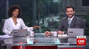 Luciana Barreto e Evandro Cini apresentam o Visão (foto: Reprodução/CNN Brasil)