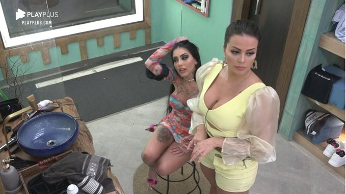 A cantora Mc Mirella falou sobre o ex Dinho no reality show da Record TV (Foto: Reprodução) A Fazenda