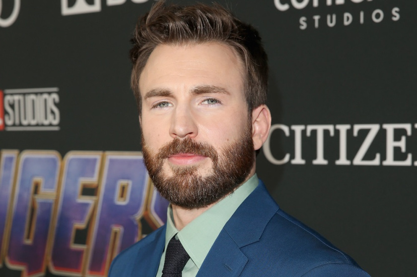 O ator Chris Evans é famoso como o Capitão América (Steve Rogers) nos filmes da Marvel assim como também nos filmes dos Vingadores nos cinemas (Photo by Jesse Grant/Getty Images for Disney)