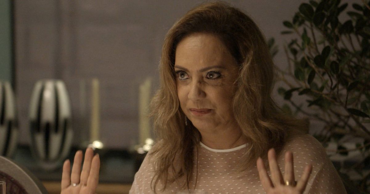 Eliane Giardini em cena de novela da Globo (Reprodução)