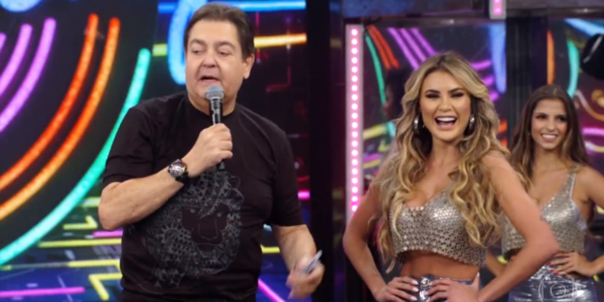 Faustão e sua bailarina Natacha Horana (Foto: Reprodução/TV Globo)