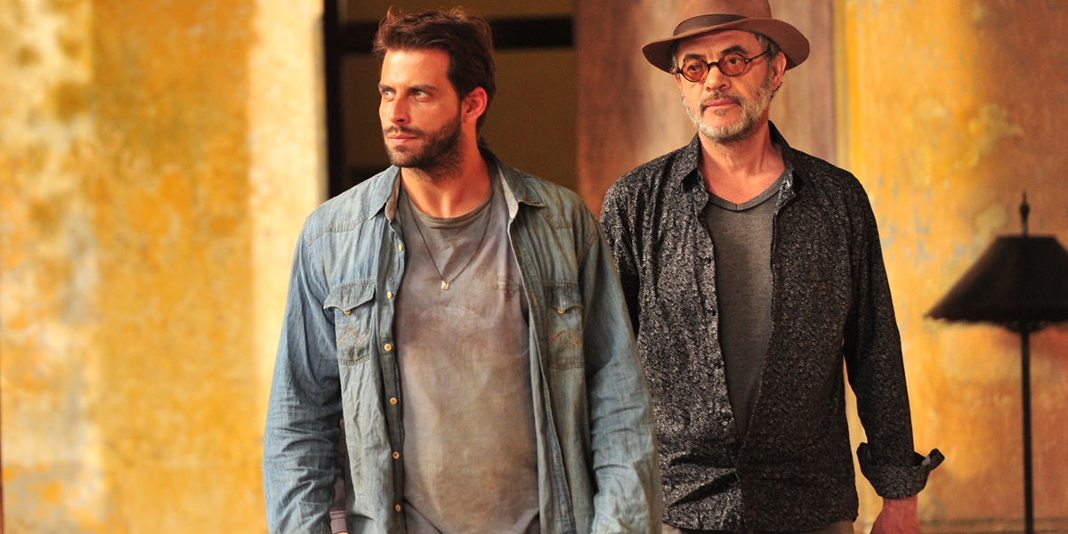 Cassiano (Henri Castelli) e Duque (Jean Pierre) têm recomeço em Flor do Caribe (Foto: Globo/João Miguel Júnior)