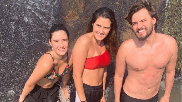 Hugo Bonemer foi curtir uma cachoeira com as filhas de seu primo, William Bonner (Foto: Reprodução)