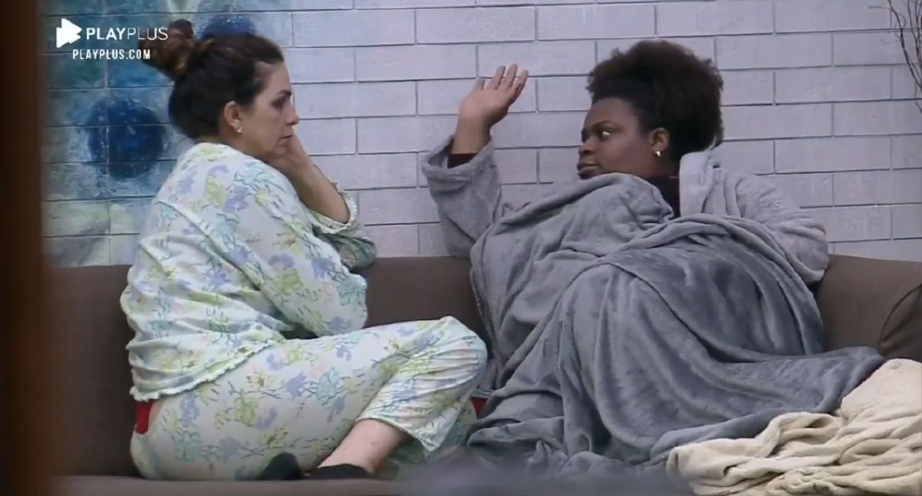 Jojo Todynho resolveu apostar na sinceridade com Luiza Ambiel (Foto: Reprodução/ PlayPlus)