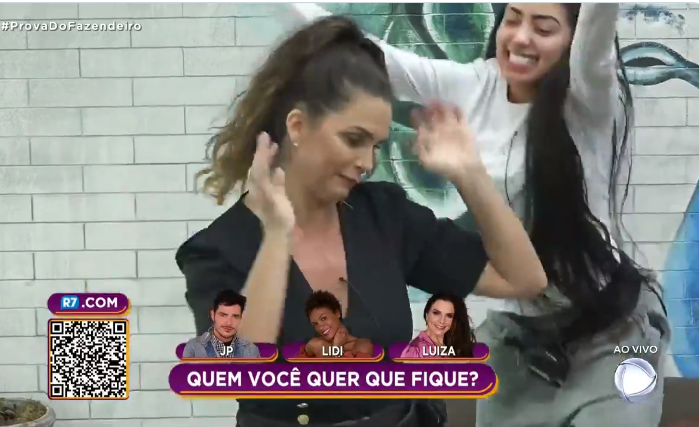 Luiza recebeu o apoio de Mirella após discurso no reality da Record TV (Foto: Reprodução)