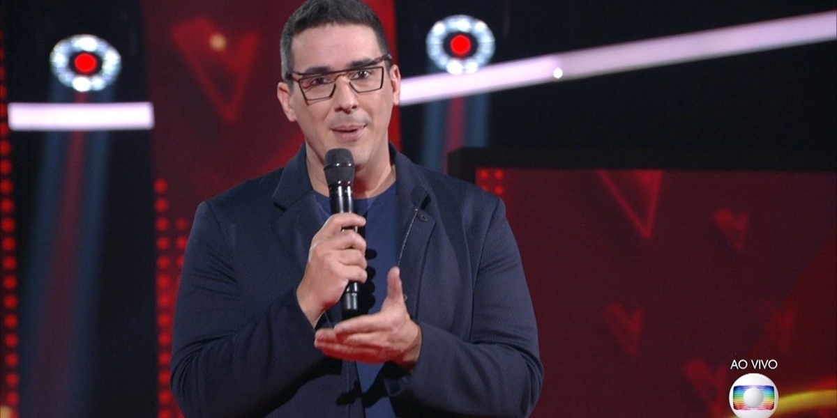 André Marques no comando do The Voice Kids, que registrou sua pior audiência (Foto: Reprodução/Globo)