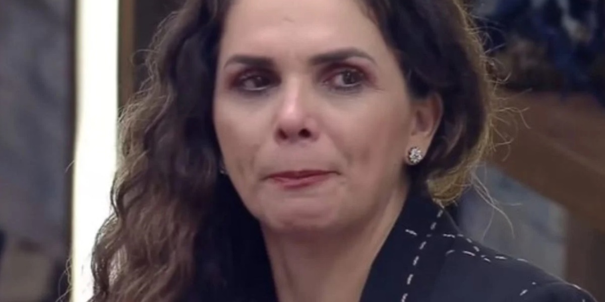 Luiza Ambiel abriu o jogo sobre sua vida amorosa (Foto: Reprodução / Record)