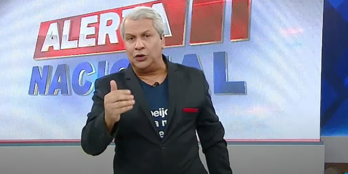 Sikêra Jr. dá a louca e apresenta programa sem a peça de ...