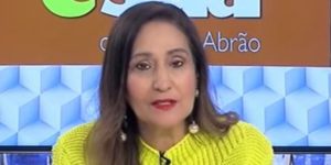 Sonia Abrão apresenta o programa A Tarde É Sua (Foto: Reprodução / RedeTV!)