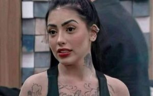 MC Mirella viu carro da Fazenda 12 invadir casa e trazer mensagem (Foto reprodução)