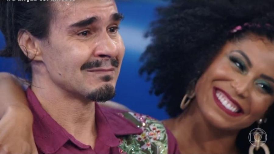 André Gonçalves se emocionou com as palavras do cantor (Foto: Reprodução)