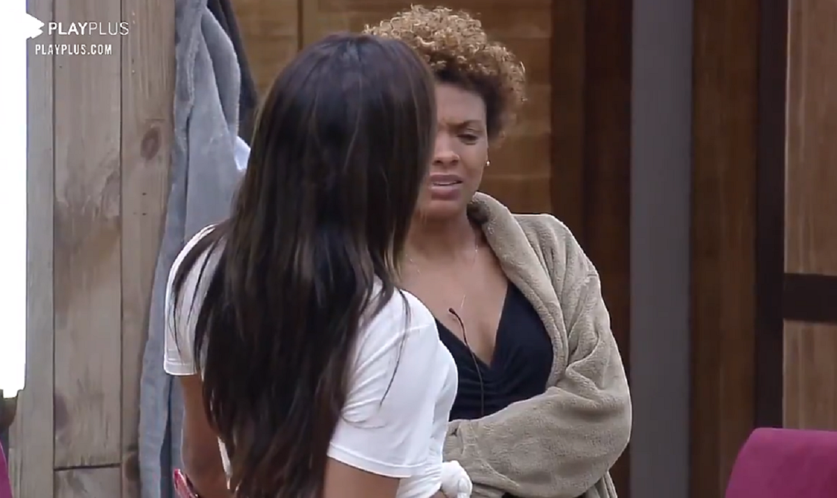 Lidi e Tays Reis no reality show da Record TV (Foto: Reprodução)