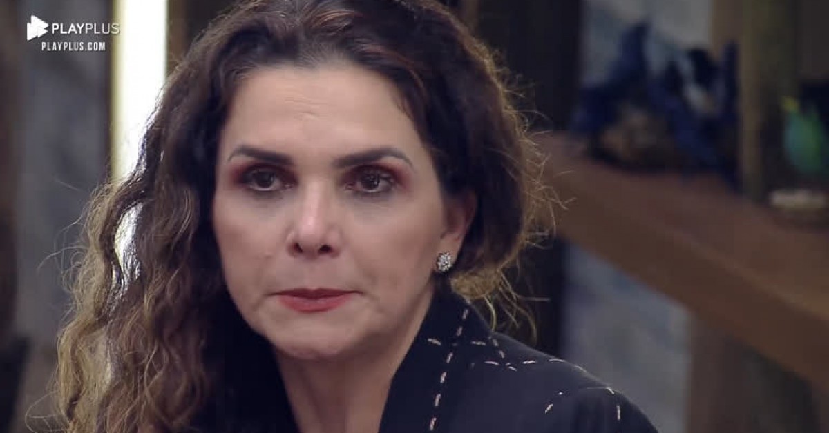 Luiza Ambiel é atacada em A Fazenda 12 (Foto: Reprodução)