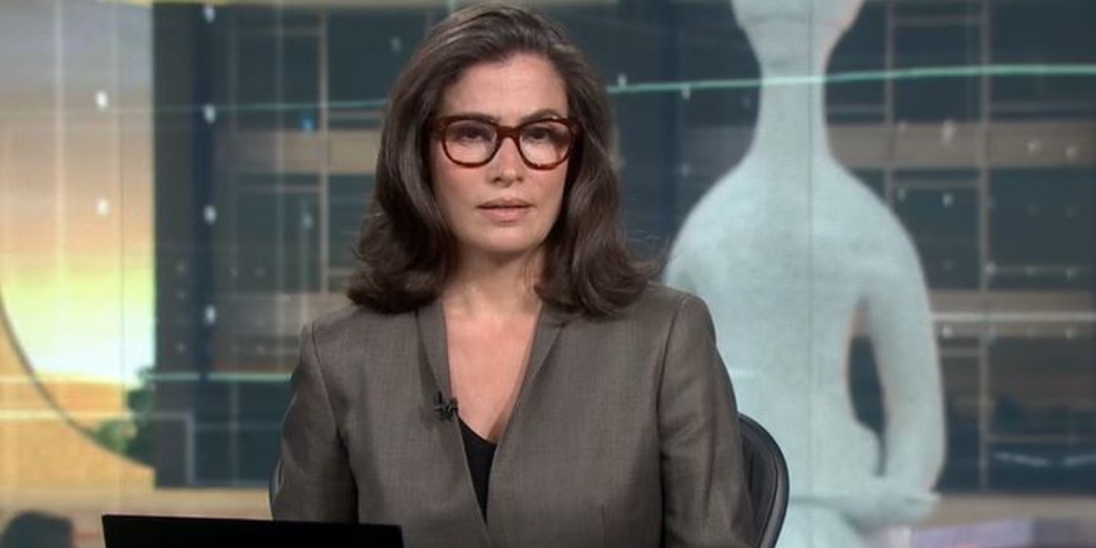 Renata Vasconcellos na bancada do "Jornal Nacional" (Foto: Reprodução/TV Globo)