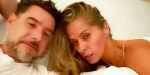 Adriane Galisteu mostra intimidade com o marido (Foto: Reprodução/ Instagram)