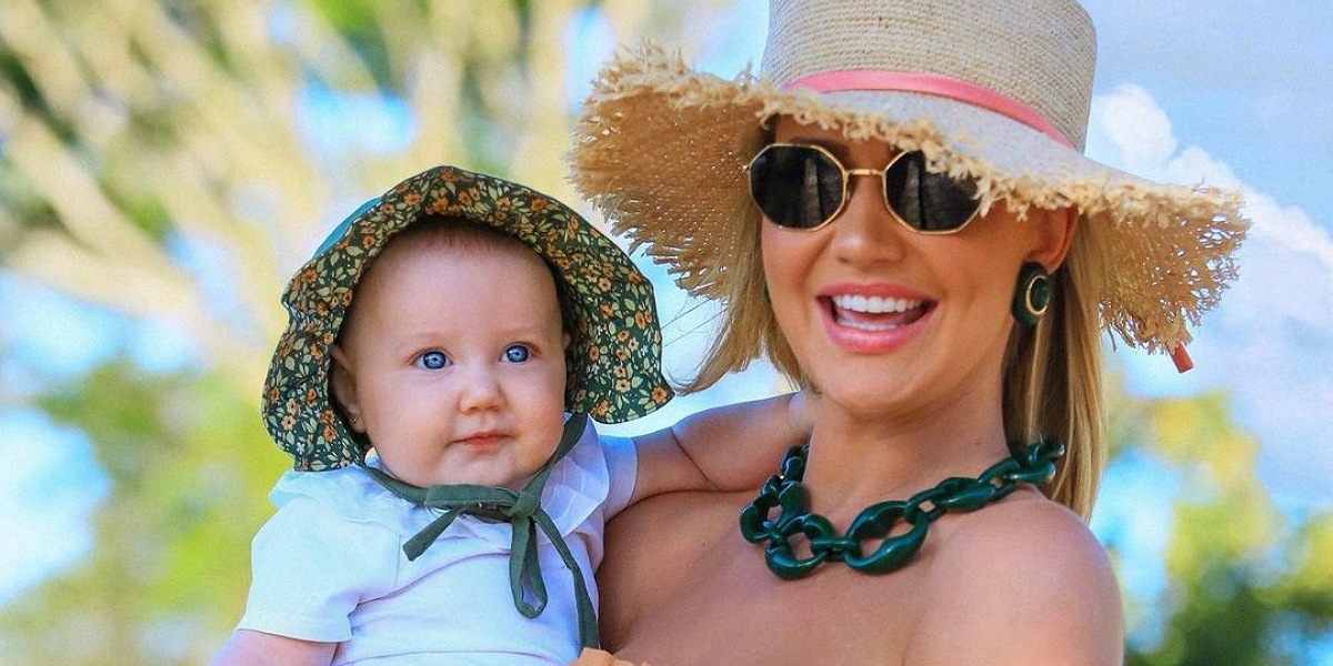 Ana Paula Siebert e a filha Vicky de 5 meses (Foto: Reprodução/Instagram)