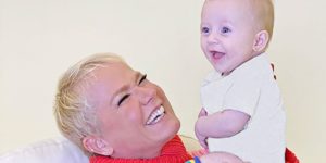 Xuxa lançou livro infantil com casal de lésbicas e foi criticada por muita gente (Foto: Reprodução / Instagram)