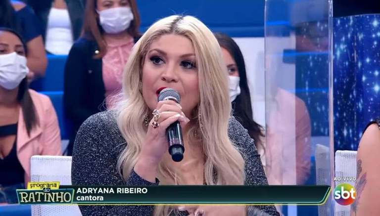 Adryanna Ribeiro participa como jurado do programa ao vivo do Ratinho (Reprodução) 