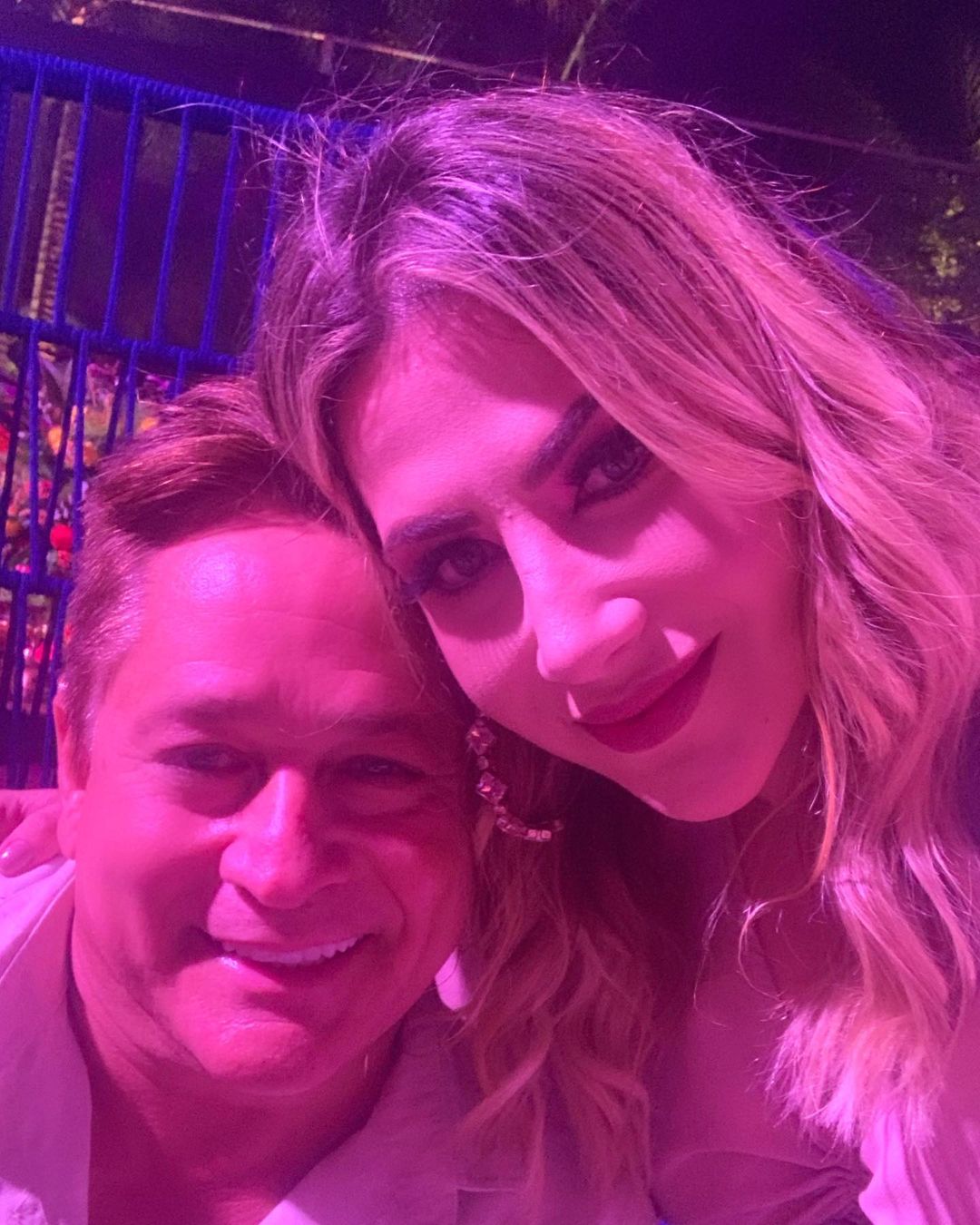 Jéssica Costa posou com Leonardo no chá revelação de Zé Felipe (Foto: Reprodução/Instagram)