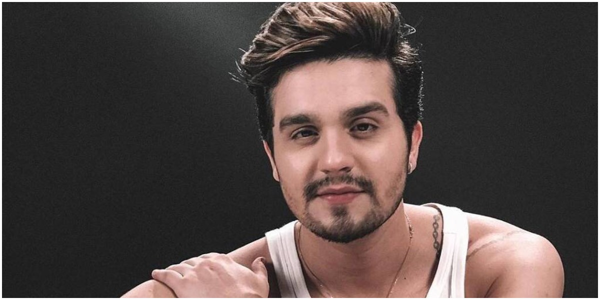 Luan Santana desaba em live com os fãs (Foto: Reprodução)