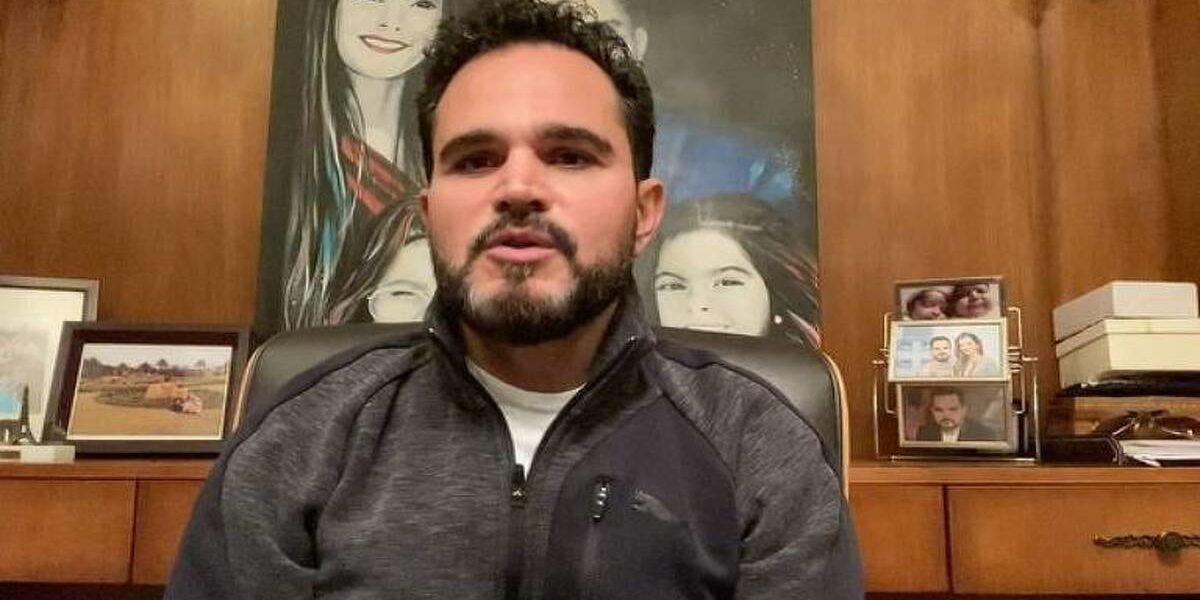 O cantor sertanejo Luciano Camargo tem uma péssima relação com Weliton, seu filho com Cleo Loyola (Foto: Divulgação)