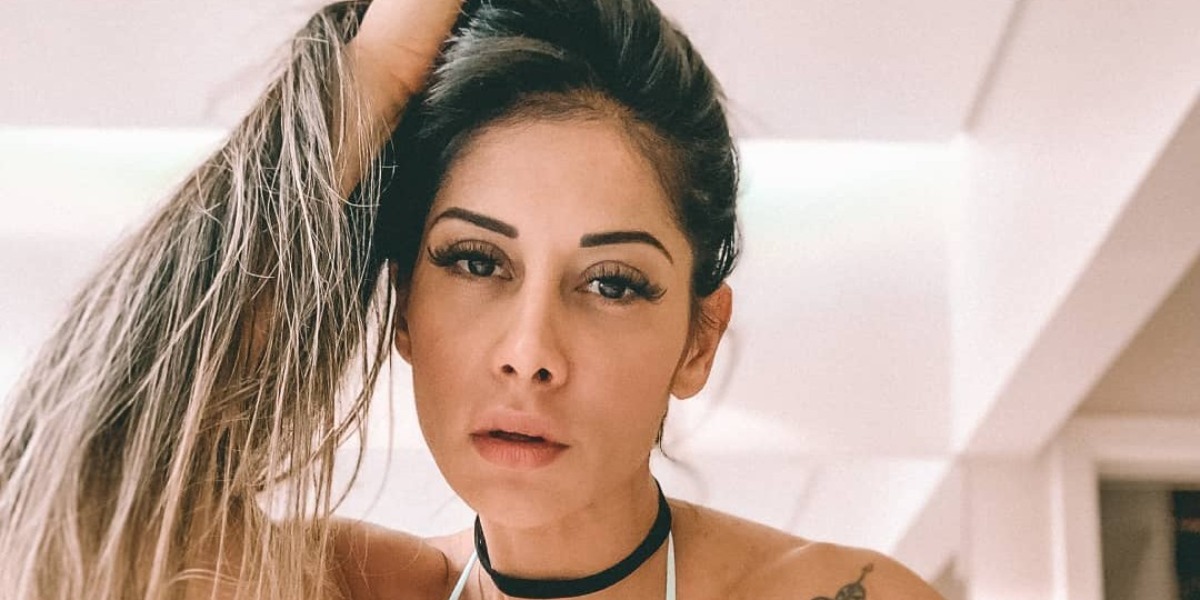 Mayra Cardi posa de topless (foto: Reprodução)