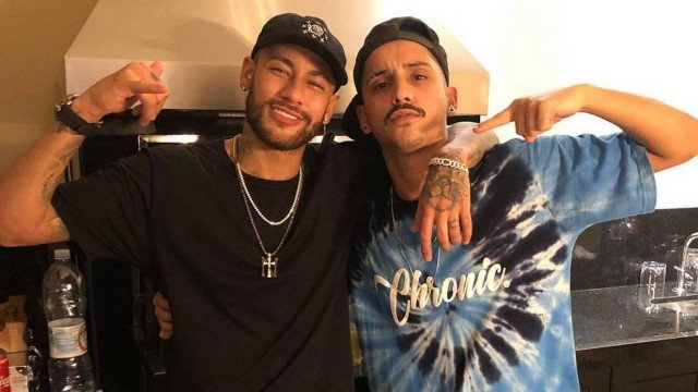 Neymar curtiu noitada com seus parças  (Foto: Reprodução)