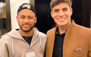 Neymar ao lado do ex-padrasto, Tiago Ramos (Foto: Divulgação)