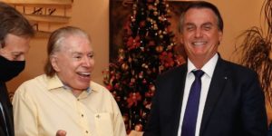 Silvio Santos recebeu Jair Bolsonaro em casa; o presidente estava sem máscara na ocasião (Foto: Reprodução / Twitter)