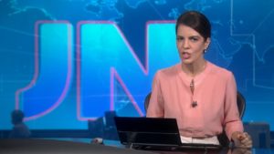 Mariana Gross no comando do Jornal Nacional desta sexta-feira (Foto: Divulgação)