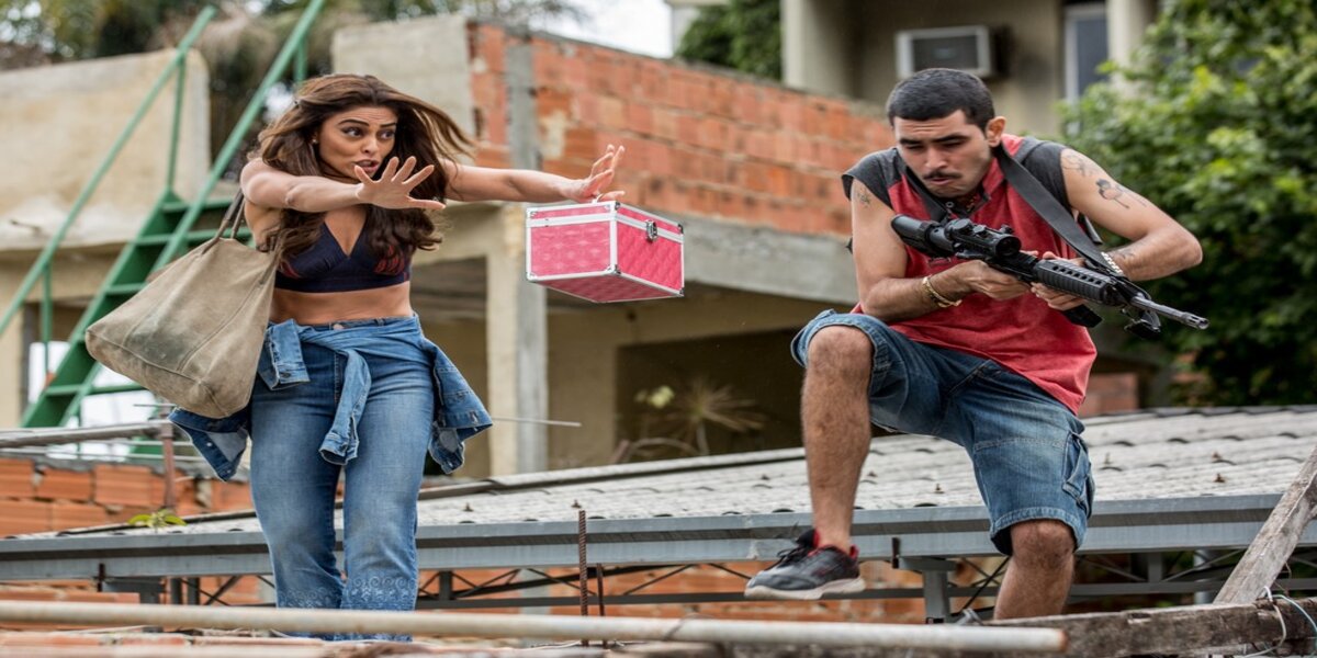 Bibi empurra traficante armado em laje de favela na novela A Força do Querer