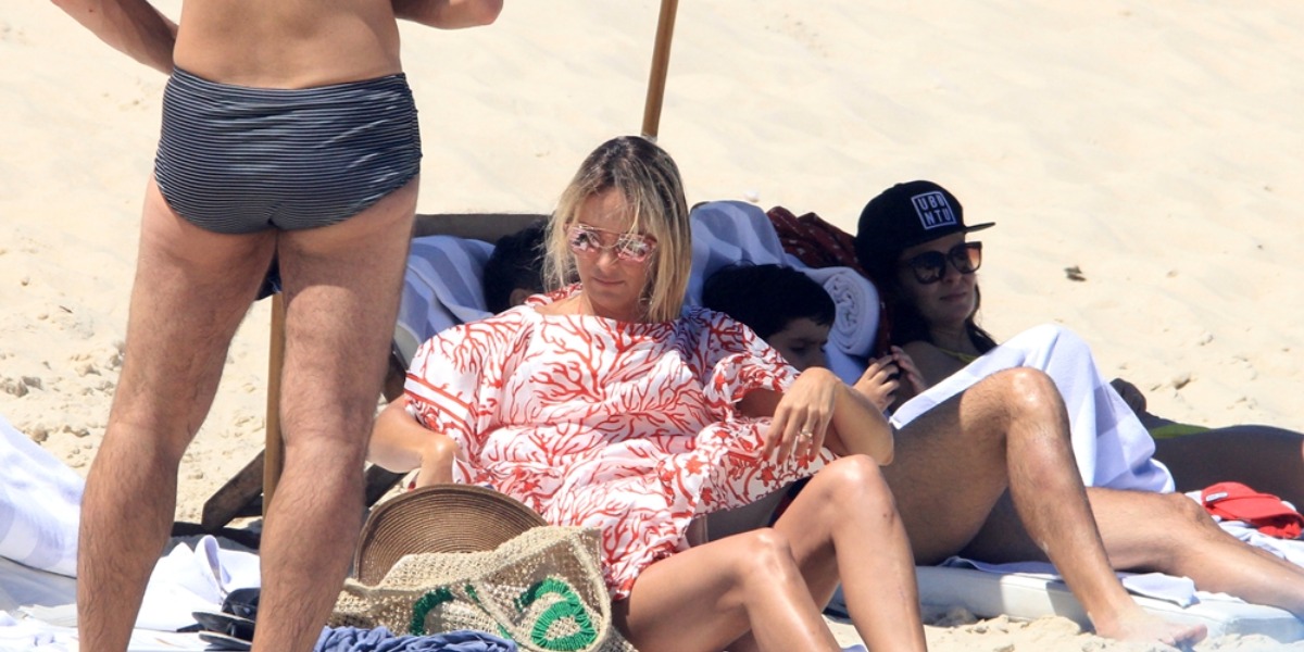 César Tralli e Ticiane Pinheiro na praia de Ipanema, em 2018 (Foto: AgNews)