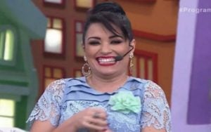 Milene Pavorô é assistente de palco de Ratinho no SBT (Foto: Divulgação)