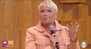 Xuxa esteve presente no palco de Fátima Bernardes (Foto reprodução)