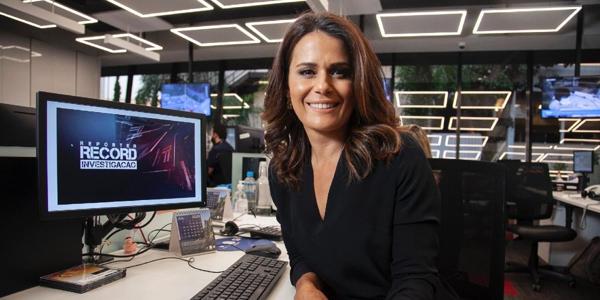 Adriana Araújo comanda o "Repórter Record Investigação" (Foto: Divulgação)