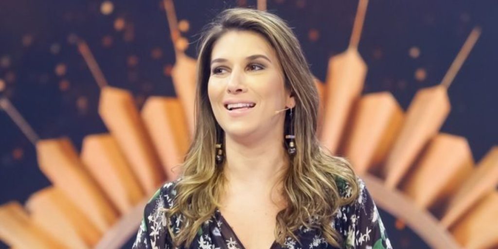 Rebeca Abravanel é apresentadora do "Roda a Roda Jequiti" (Foto: Divulgação/SBT)