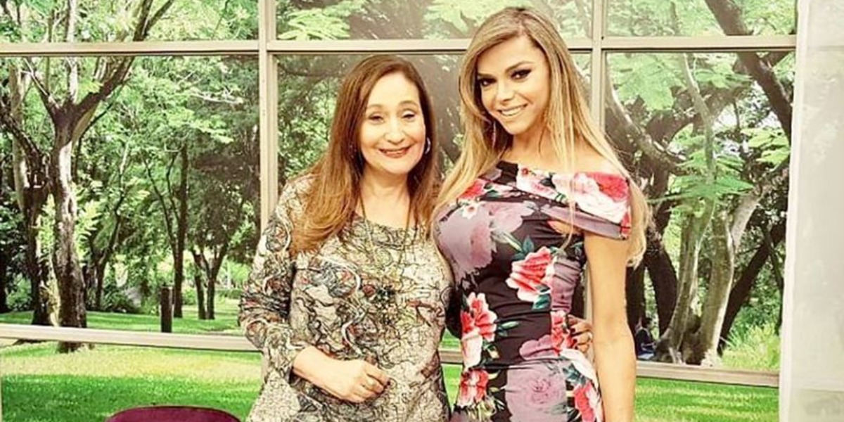 Sonia Abrão e Léo Áquilla no "A Tarde é Sua" (Foto: Reprodução/RedeTV!)