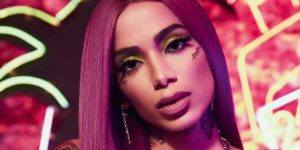 Anitta fez uma tatuagem no ânus para a divulgação da nova música com MC Rebecca (Foto: Reprodução / Instagram)