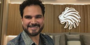 Luciano Camargo voltou a brincar em um vídeo divertido no Instagram  (Foto: Reprodução)